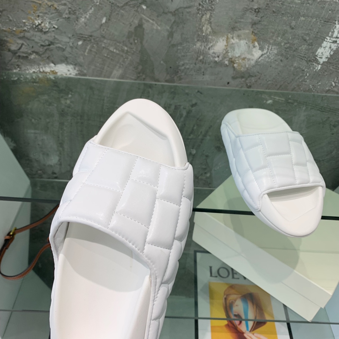 Balmain B-IT Quilted Leather Slides - FashionPlug