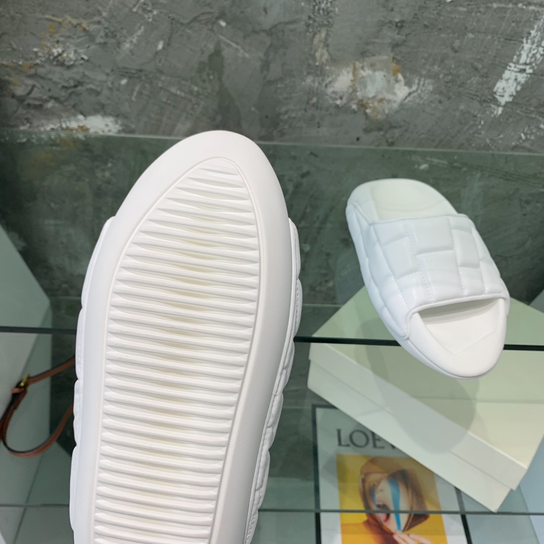 Balmain B-IT Quilted Leather Slides - FashionPlug