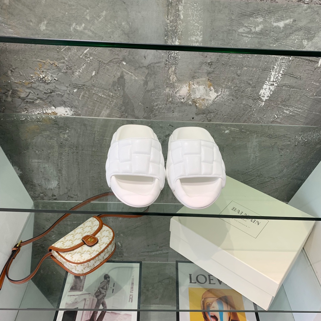 Balmain B-IT Quilted Leather Slides - FashionPlug
