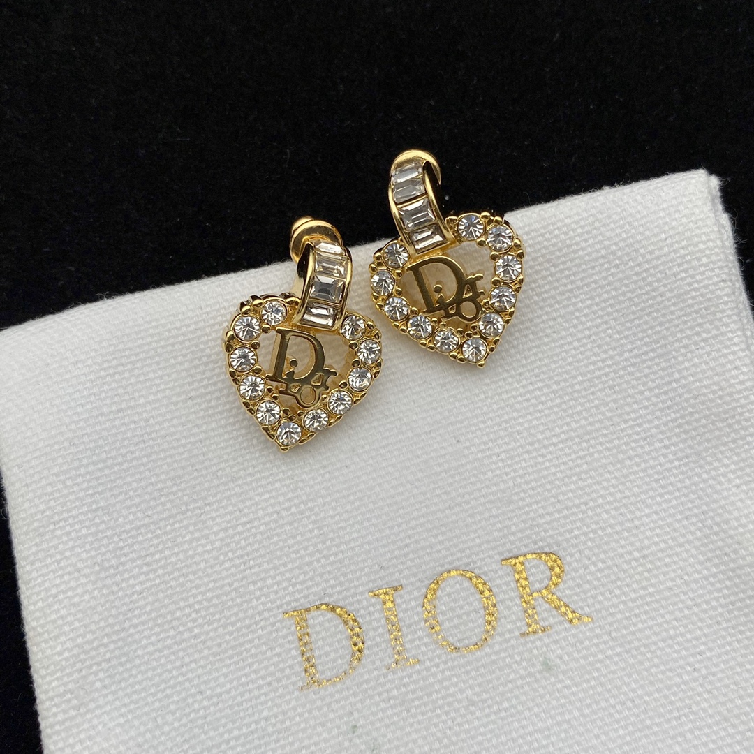Dior Peach Heart Full Drill Earrings - FashionPlug