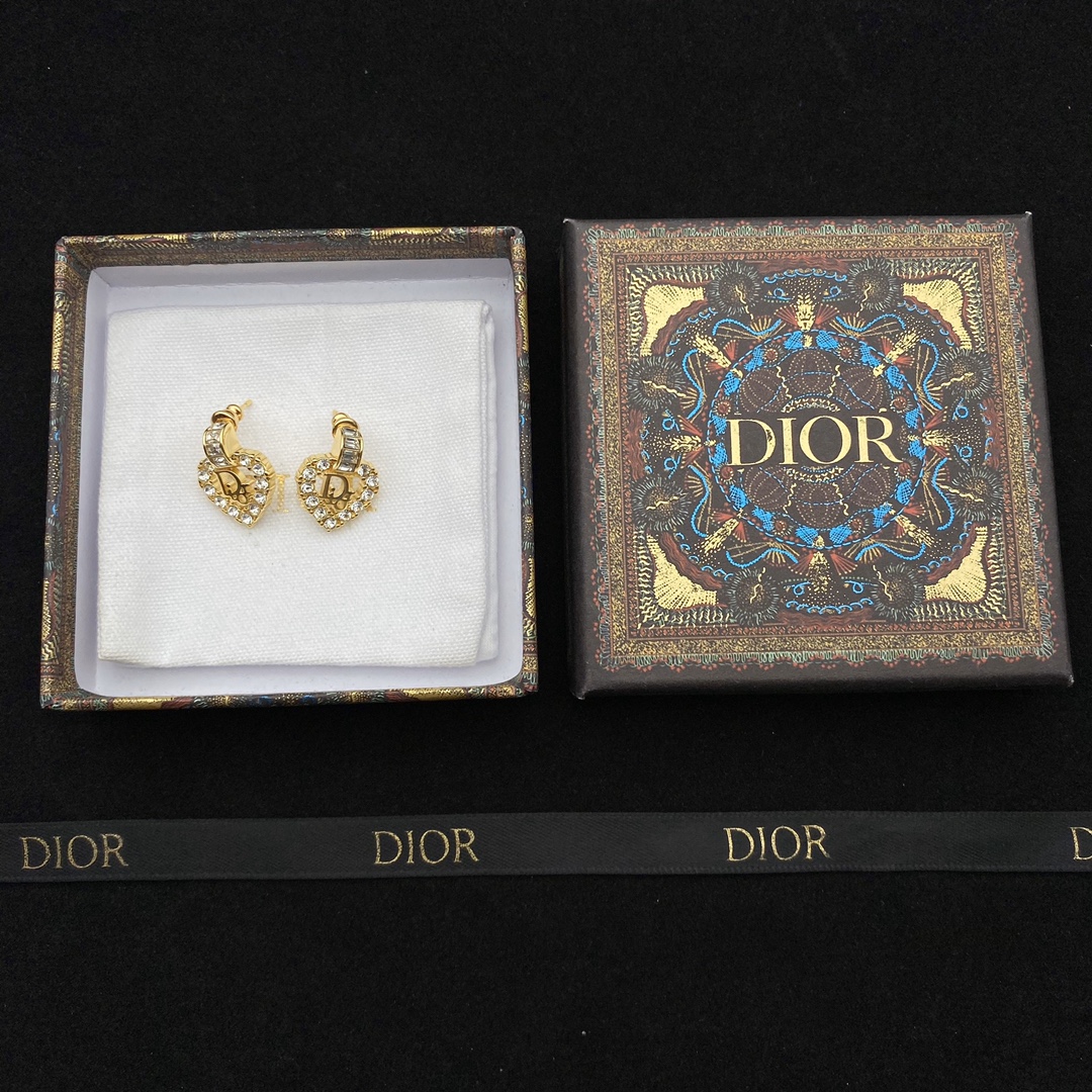 Dior Peach Heart Full Drill Earrings - FashionPlug
