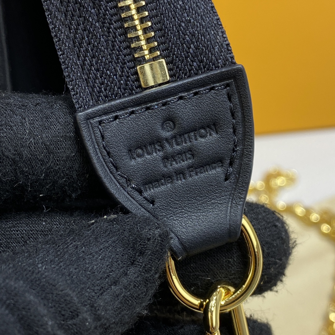 Louis Vuitton Toiletry Pouch On Chain  M81366 (26-20-5cm) - FashionPlug