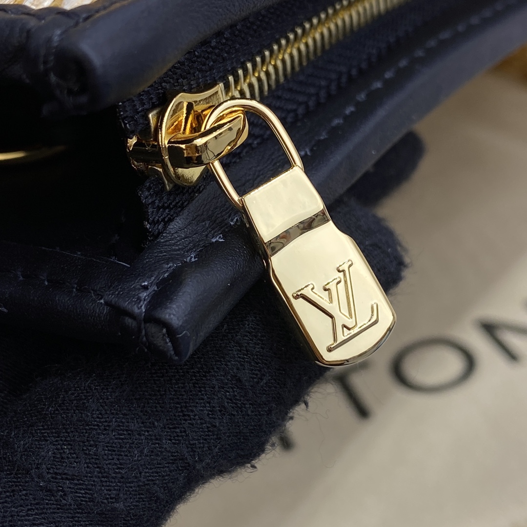 Louis Vuitton Toiletry Pouch On Chain  M81366 (26-20-5cm) - FashionPlug