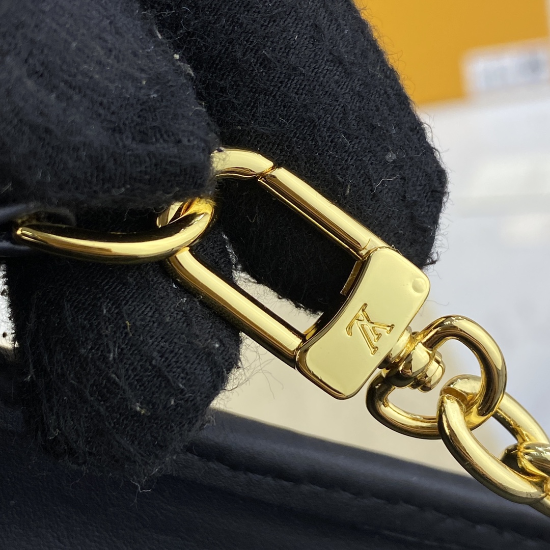 Louis Vuitton Toiletry Pouch On Chain  M81366 (26-20-5cm) - FashionPlug