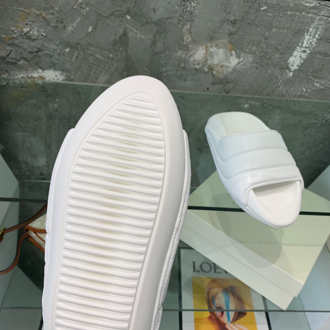 Balmain B-It-Puffy Slides - FashionPlug