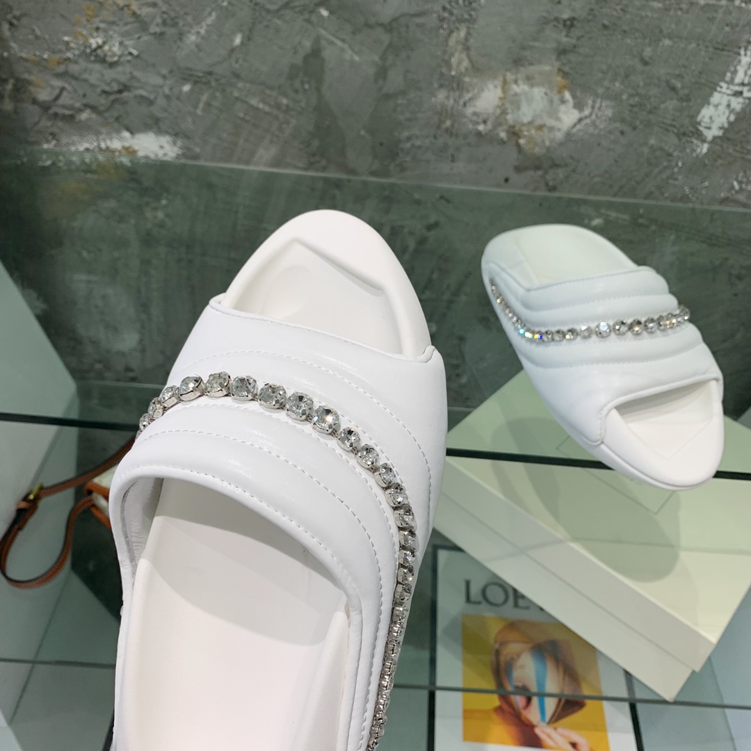 Balmain B-It-Puffy Slides - FashionPlug