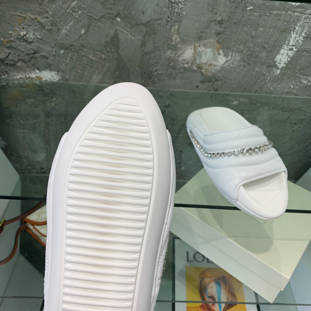 Balmain B-It-Puffy Slides - FashionPlug