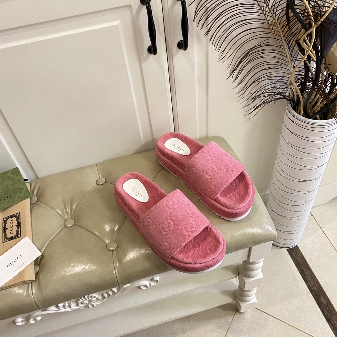 Gucci Women's GG Platform Sandal - FashionPlug