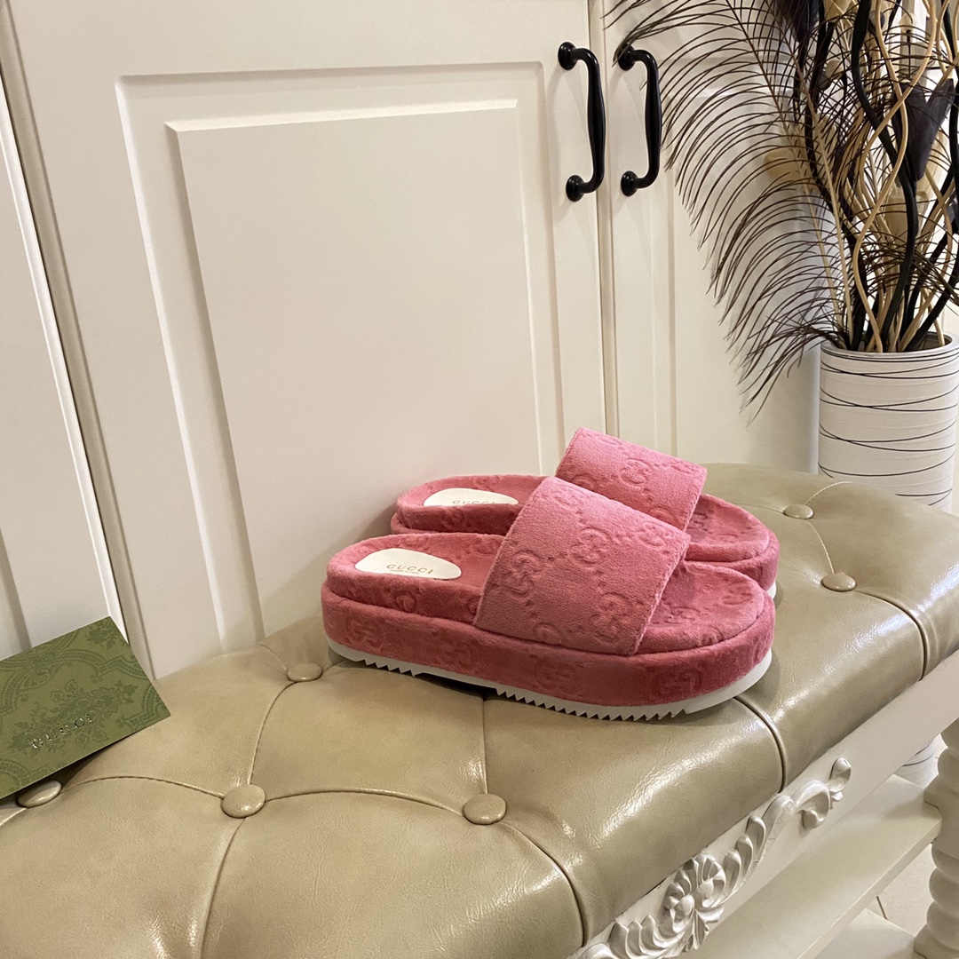 Gucci Women's GG Platform Sandal - FashionPlug