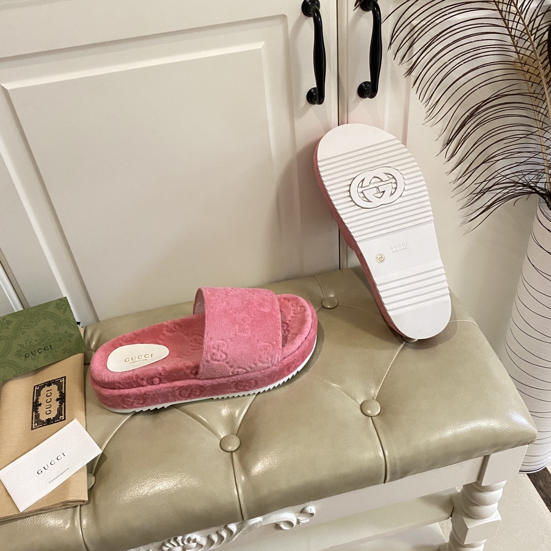 Gucci Women's GG Platform Sandal - FashionPlug