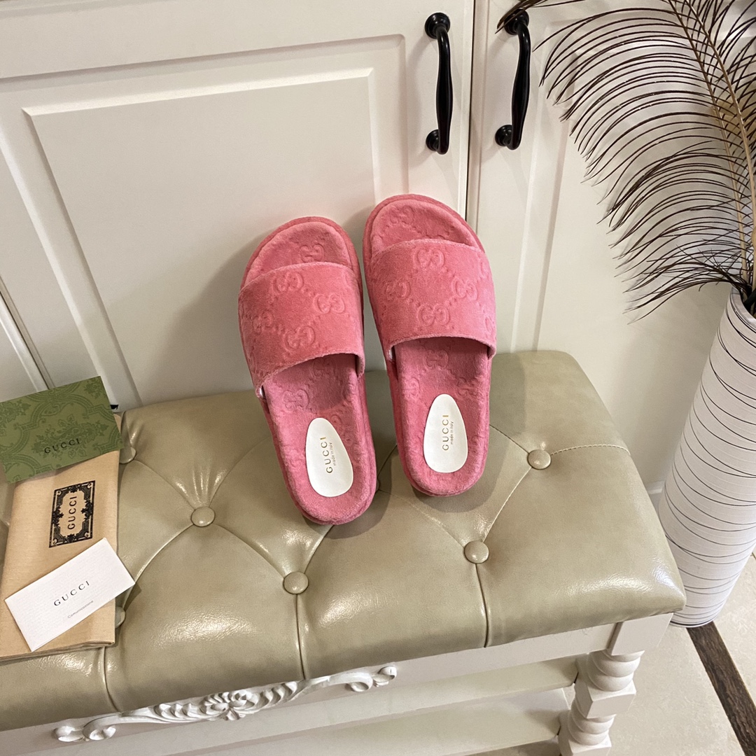 Gucci Women's GG Platform Sandal - FashionPlug