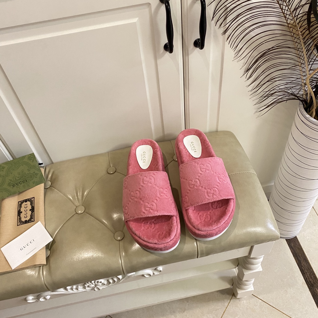 Gucci Women's GG Platform Sandal - FashionPlug