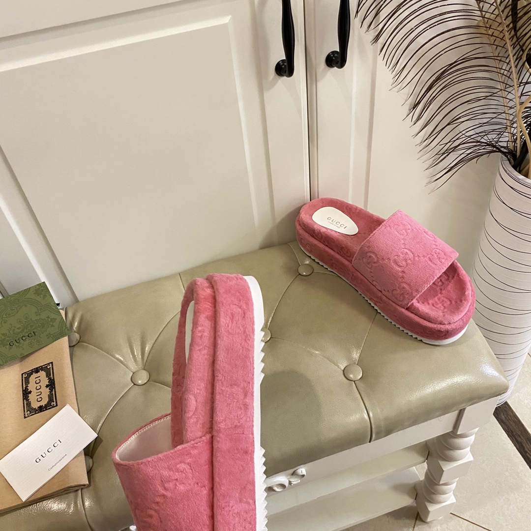 Gucci Women's GG Platform Sandal - FashionPlug