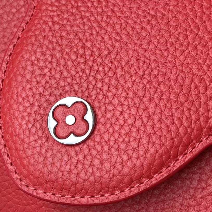 Louis Vuitton Capucines  Handbag (31.5-20-11 cm) - FashionPlug