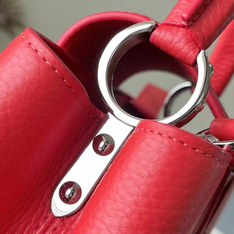 Louis Vuitton Capucines  Handbag (31.5-20-11 cm) - FashionPlug