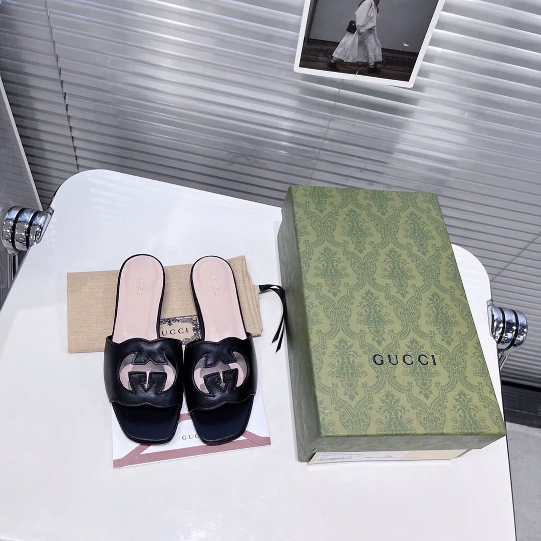 Gucci Women's GG Slide Sandal - FashionPlug