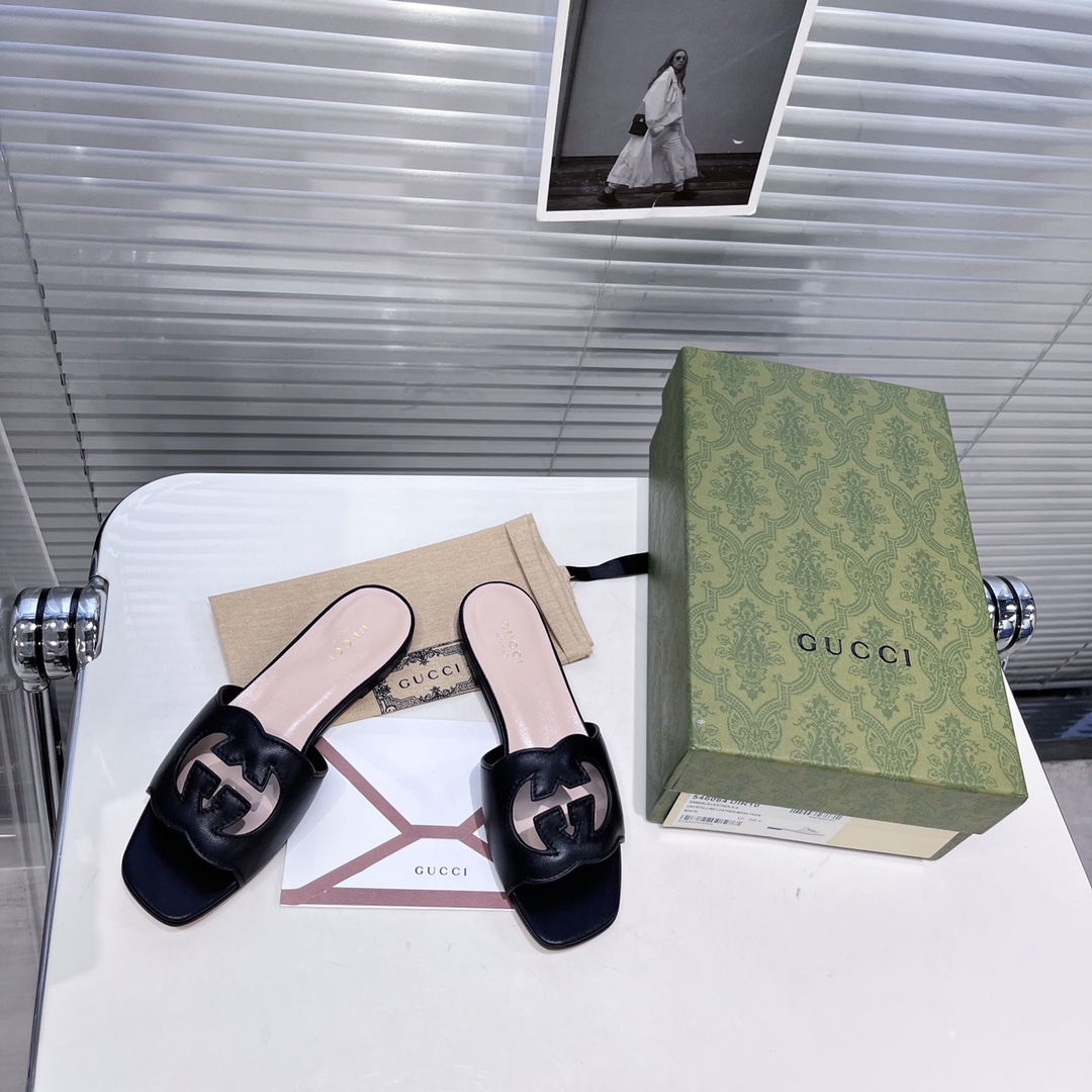 Gucci Women's GG Slide Sandal - FashionPlug