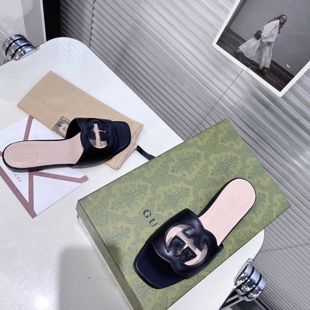 Gucci Women's GG Slide Sandal - FashionPlug