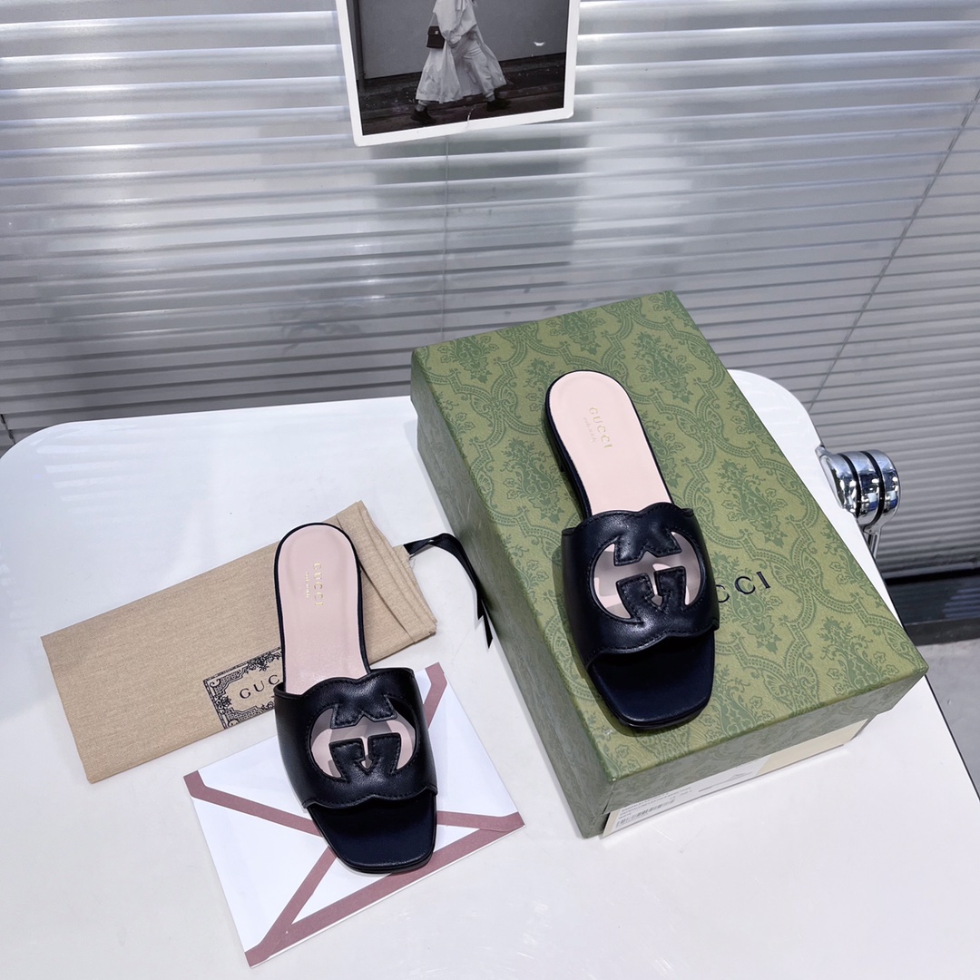 Gucci Women's GG Slide Sandal - FashionPlug