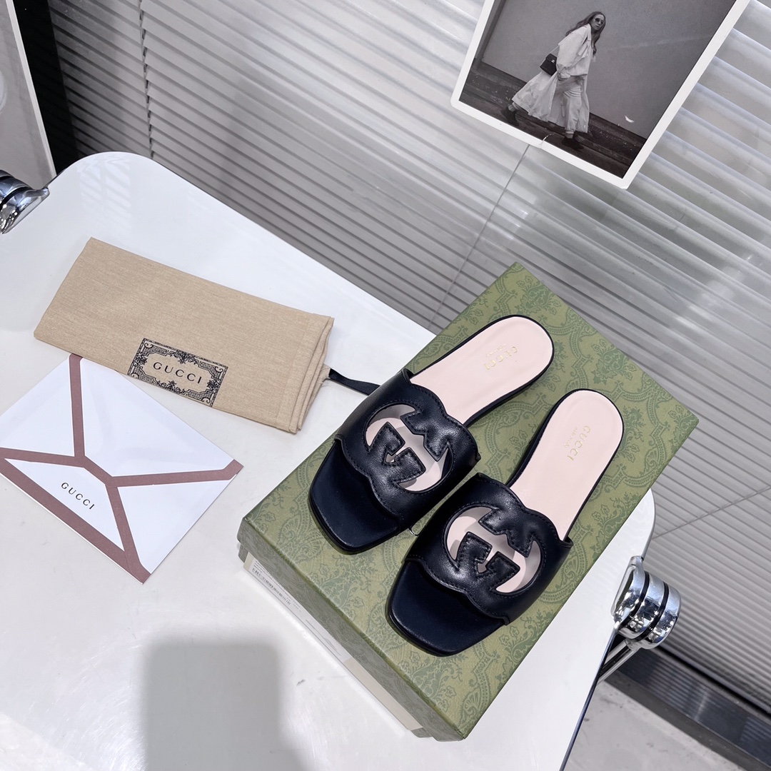 Gucci Women's GG Slide Sandal - FashionPlug