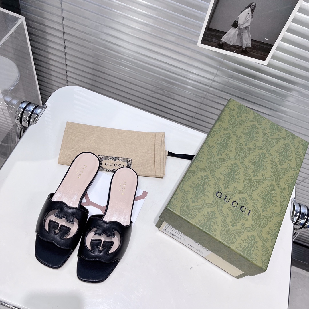 Gucci Women's GG Slide Sandal - FashionPlug