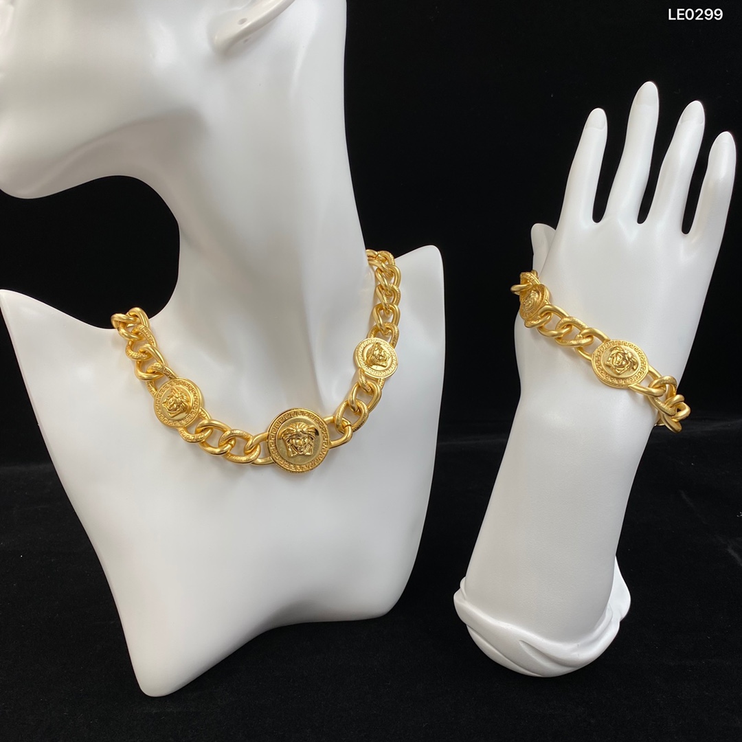 Versace Medusa Bracelet - FashionPlug
