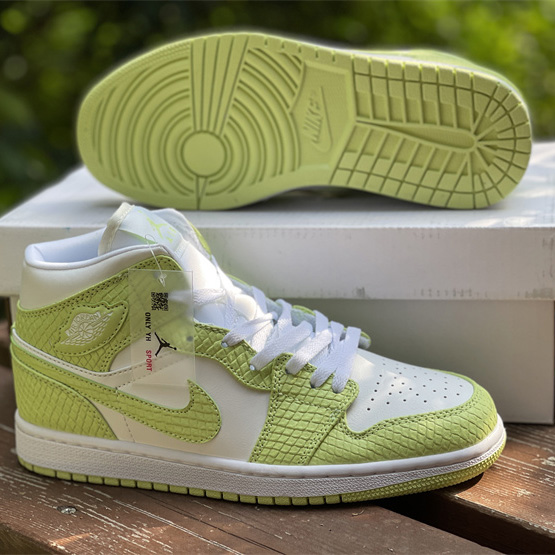 Air Jordan 1 Top Sneaker  DV2959-113 - FashionPlug