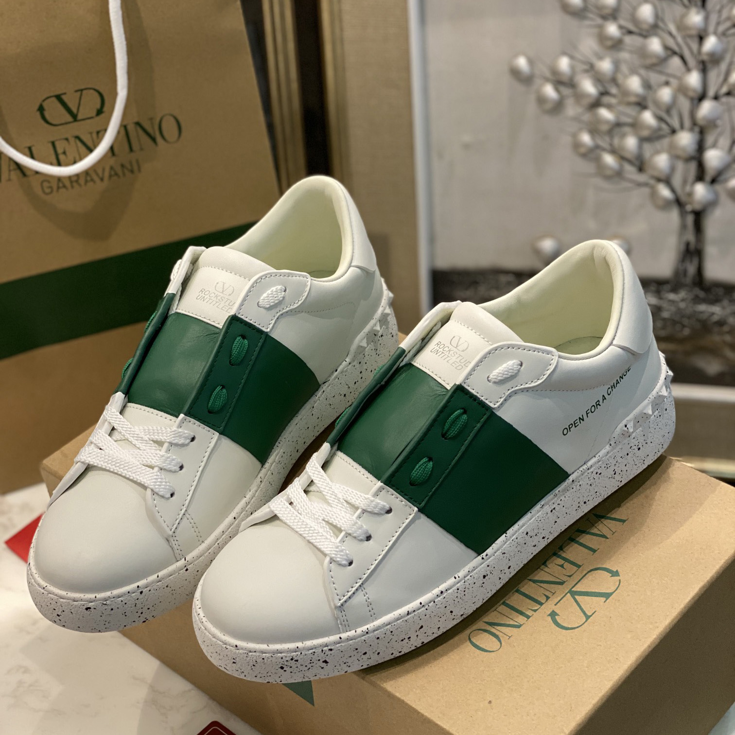 Valenti Open For A Change Sneaker In Bio-Based Material In White/Green - FashionPlug