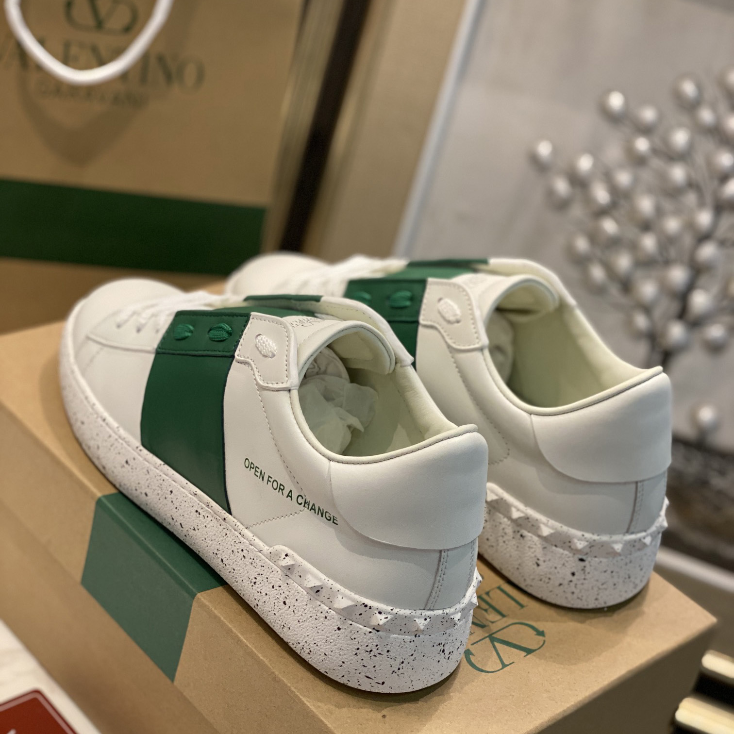 Valenti Open For A Change Sneaker In Bio-Based Material In White/Green - FashionPlug