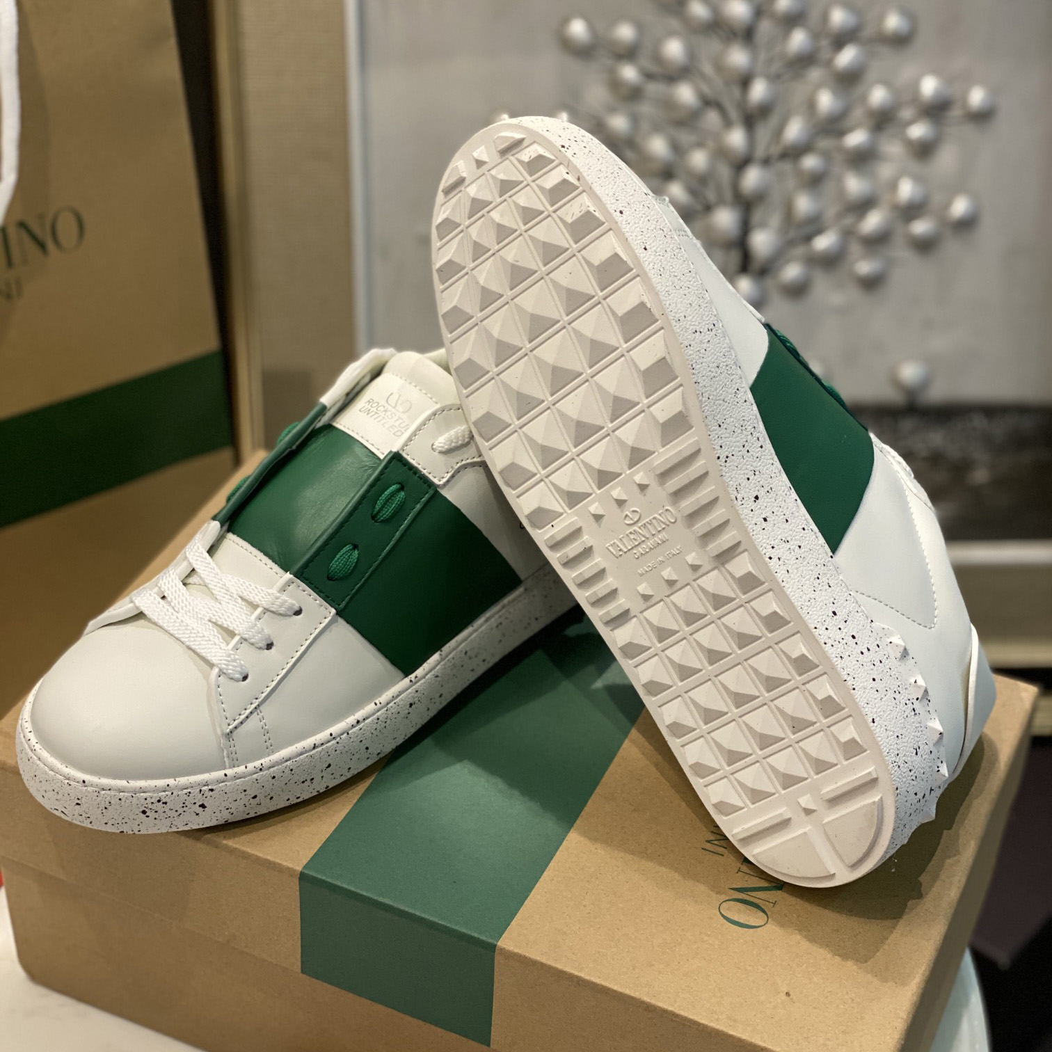 Valenti Open For A Change Sneaker In Bio-Based Material In White/Green - FashionPlug