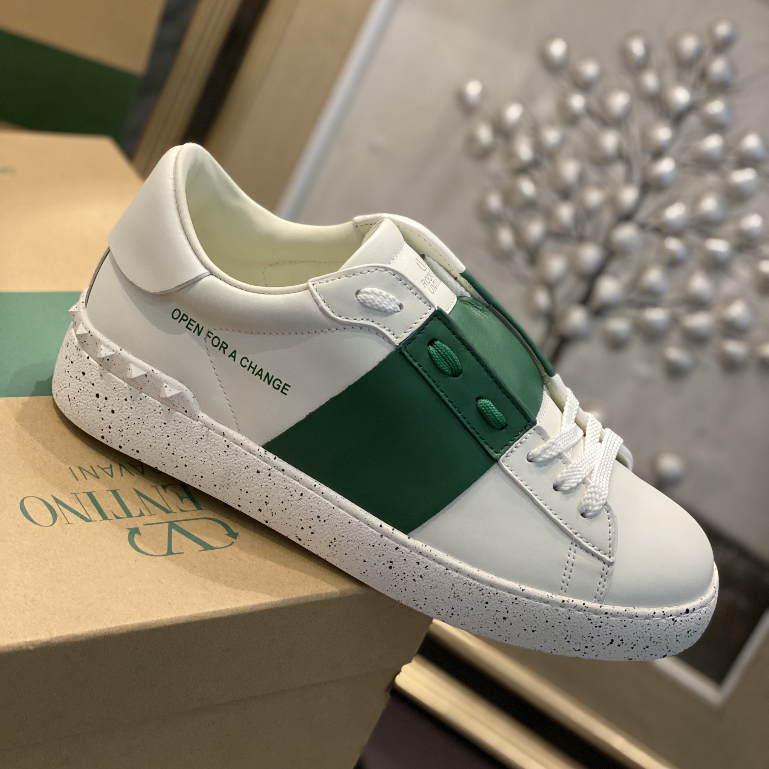 Valenti Open For A Change Sneaker In Bio-Based Material In White/Green - FashionPlug