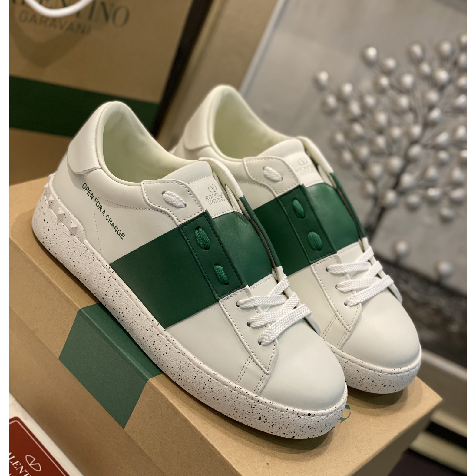 Valenti Open For A Change Sneaker In Bio-Based Material In White/Green - FashionPlug