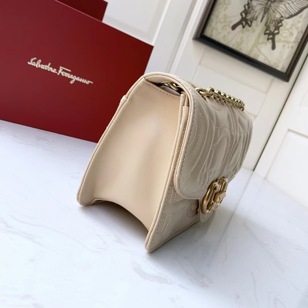 Ferragamo Leather Shoulder Bag(25-16-9cm)   - FashionPlug