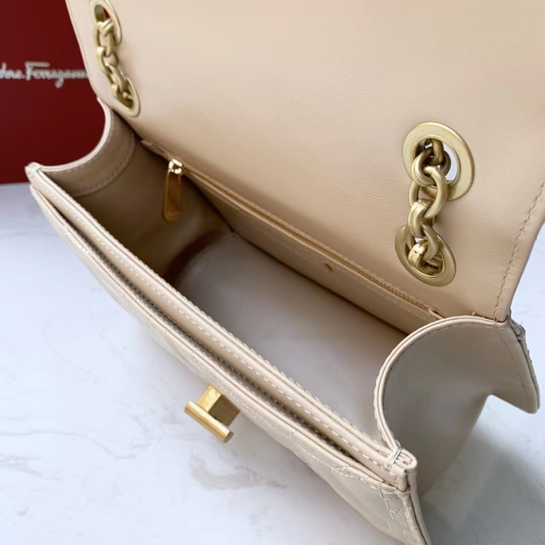 Ferragamo Leather Shoulder Bag(25-16-9cm)   - FashionPlug