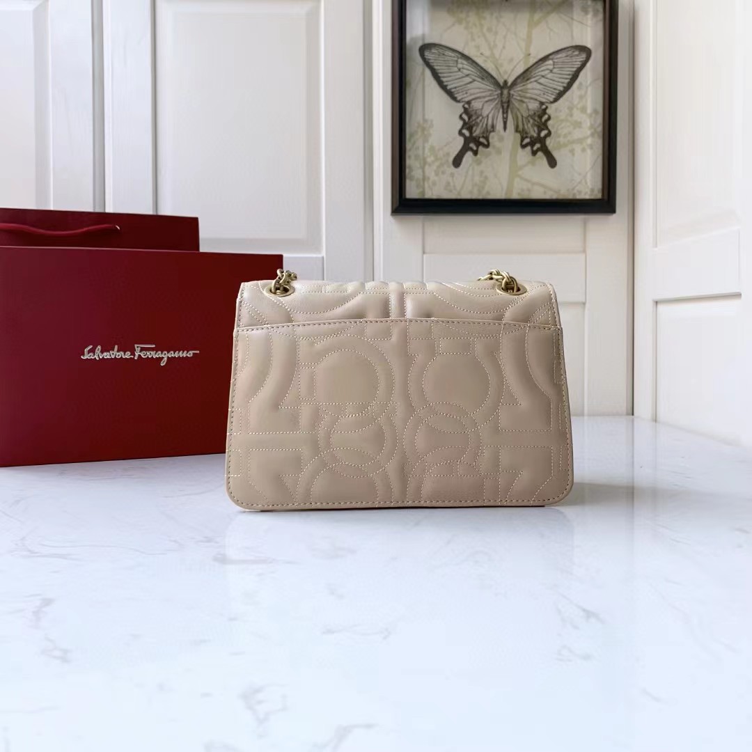 Ferragamo Leather Shoulder Bag(25-16-9cm)   - FashionPlug