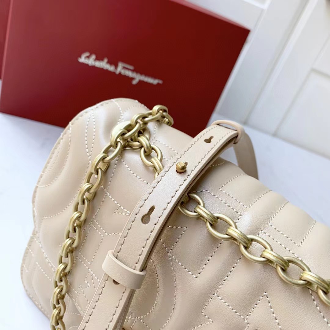Ferragamo Leather Shoulder Bag(25-16-9cm)   - FashionPlug