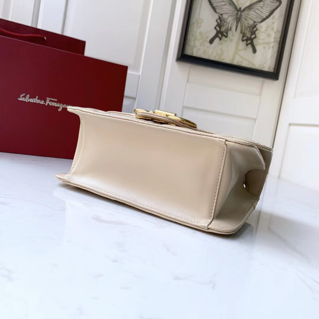 Ferragamo Leather Shoulder Bag(25-16-9cm)   - FashionPlug