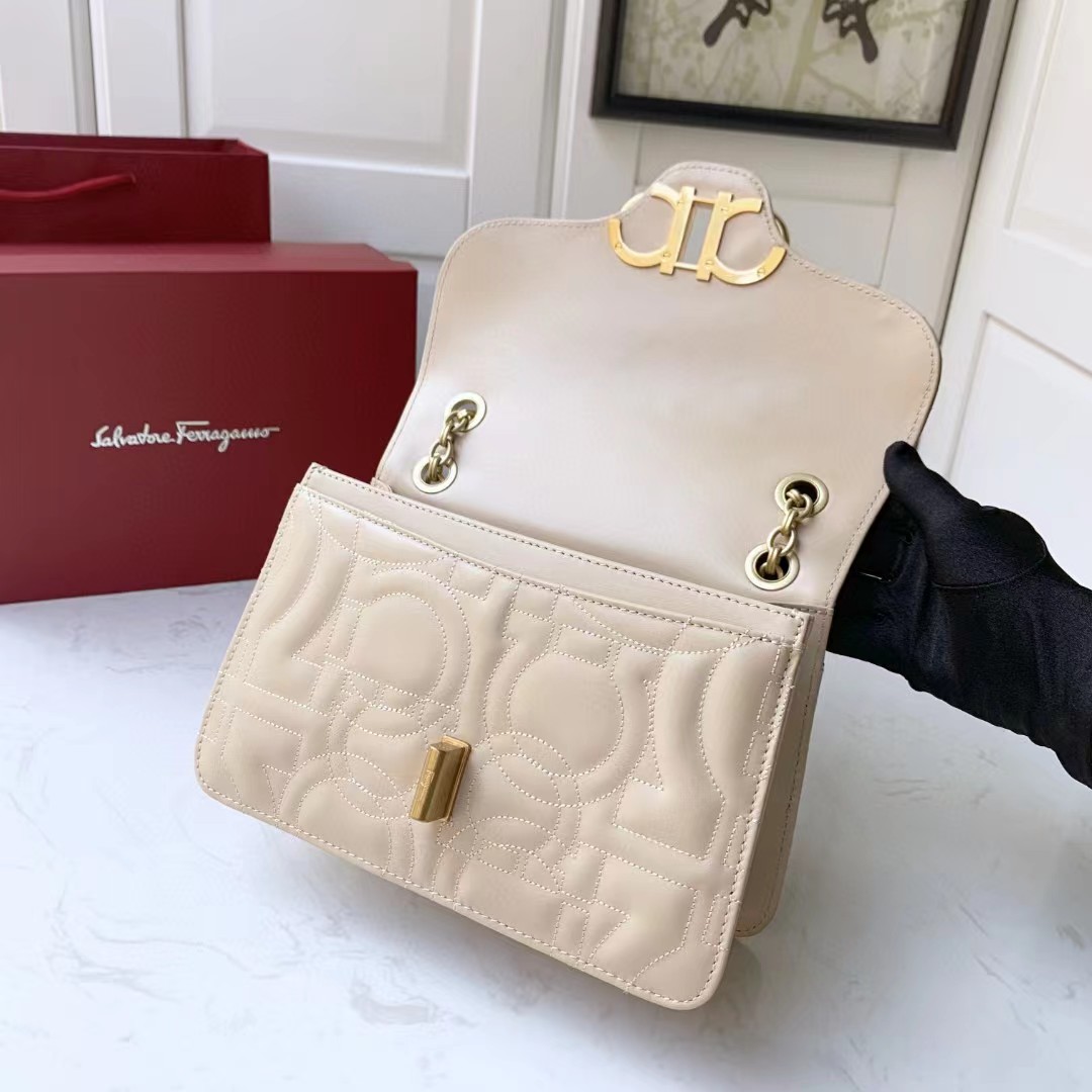 Ferragamo Leather Shoulder Bag(25-16-9cm)   - FashionPlug