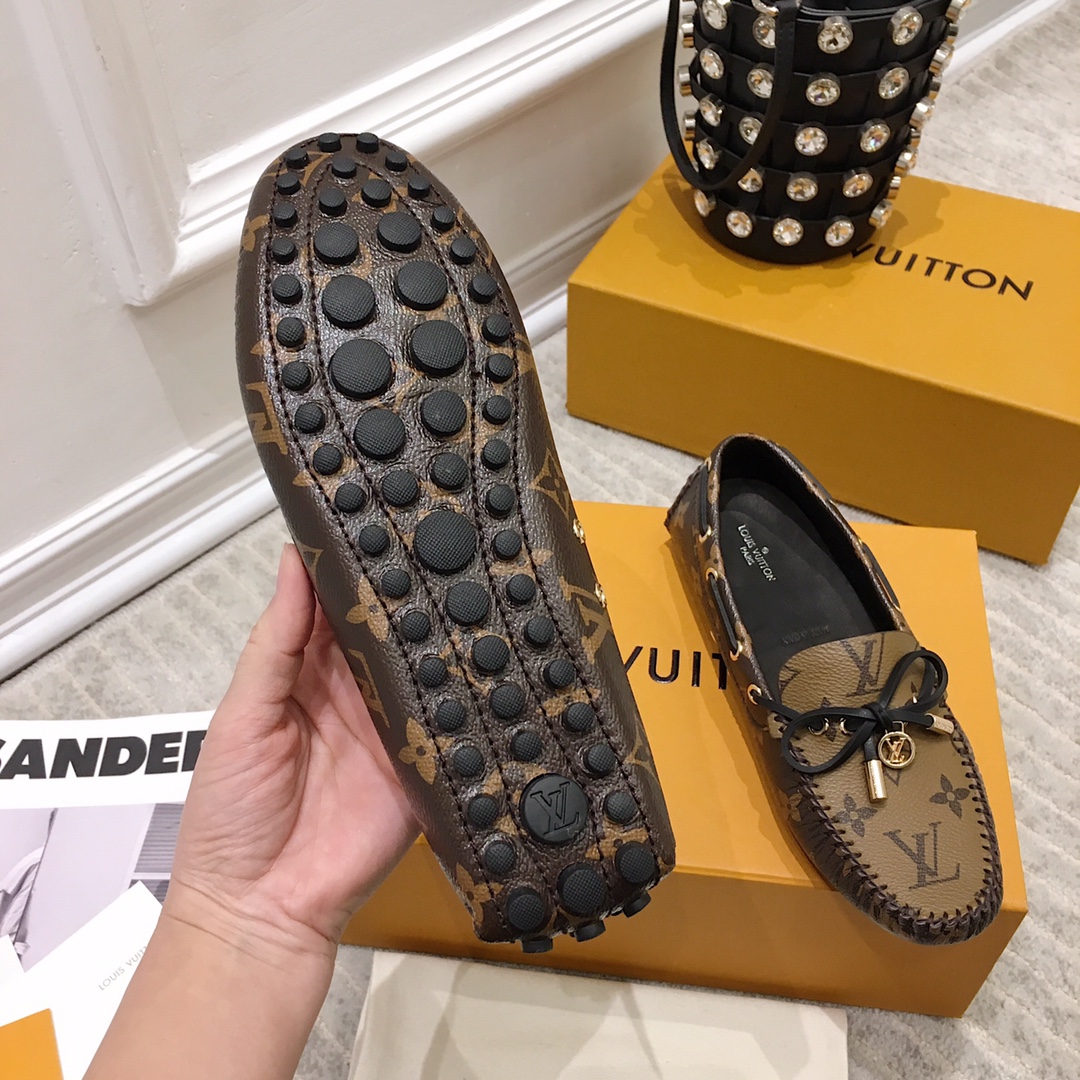 Louis Vuitton Gloria Flat Loafer    1A65IZ - FashionPlug