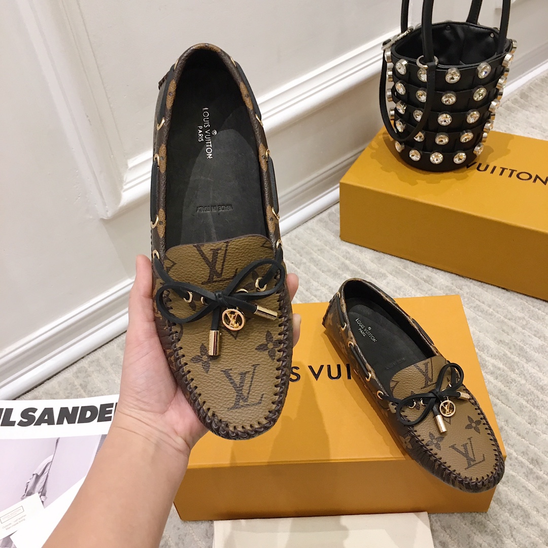 Louis Vuitton Gloria Flat Loafer    1A65IZ - FashionPlug