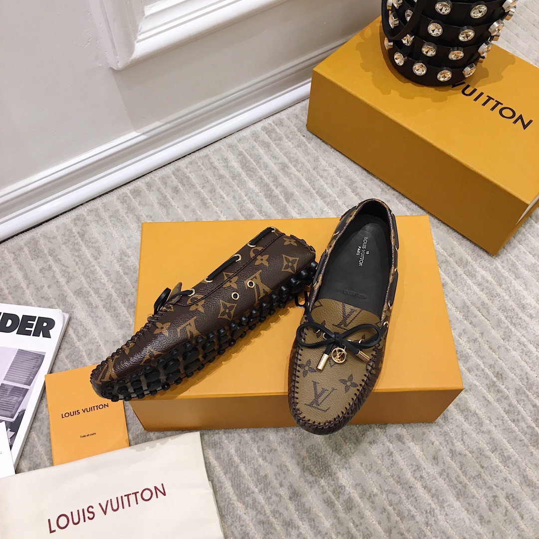 Louis Vuitton Gloria Flat Loafer    1A65IZ - FashionPlug