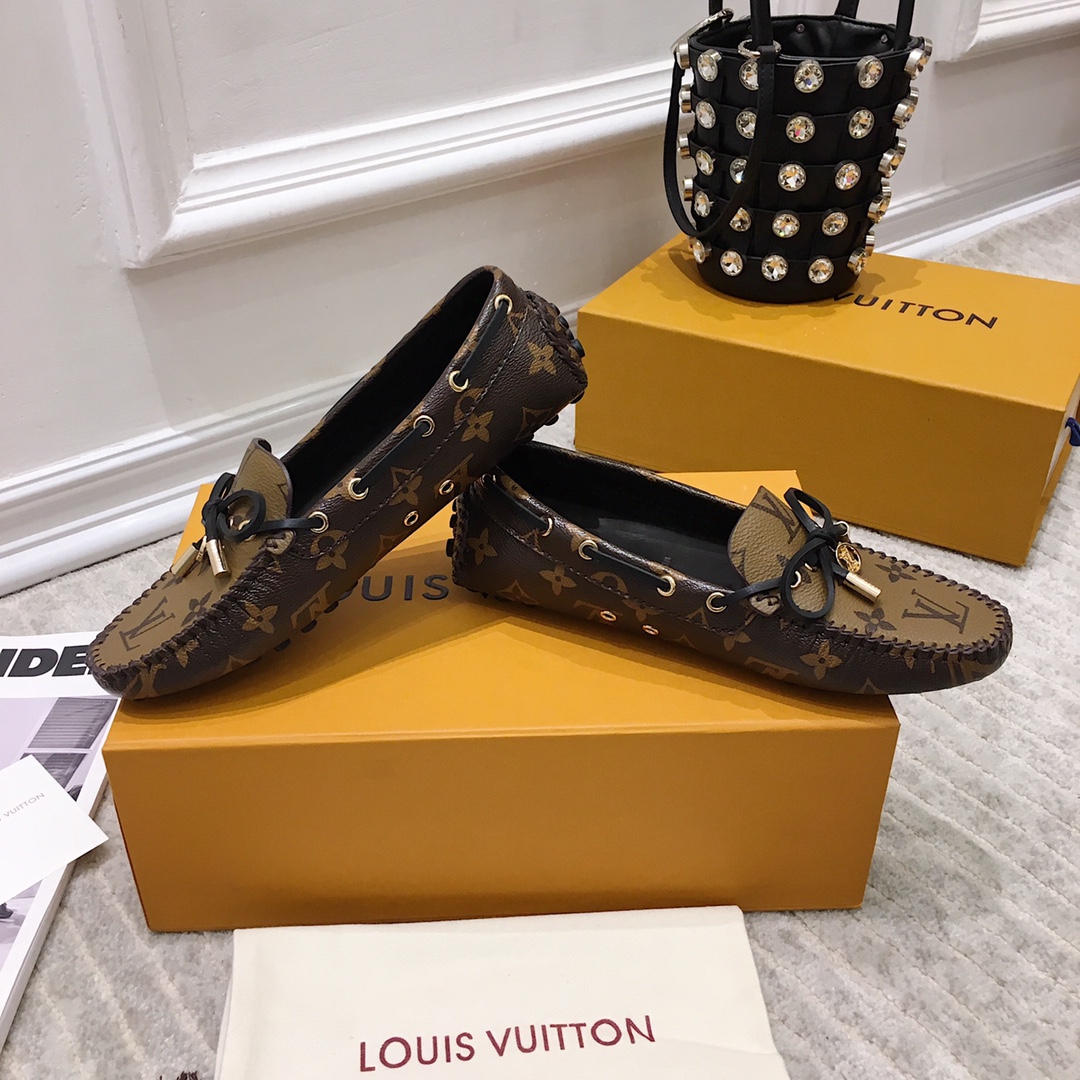 Louis Vuitton Gloria Flat Loafer    1A65IZ - FashionPlug