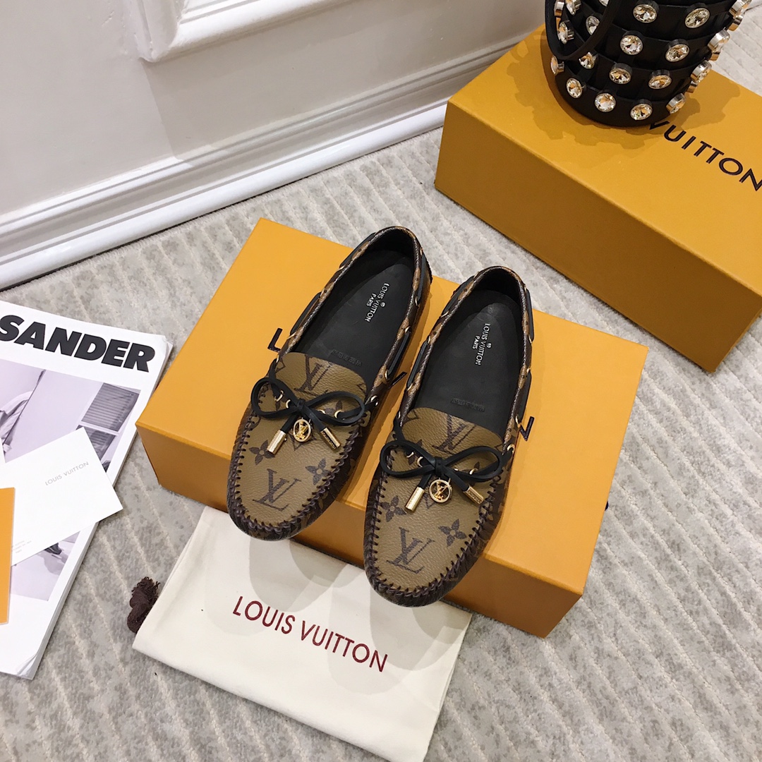 Louis Vuitton Gloria Flat Loafer    1A65IZ - FashionPlug