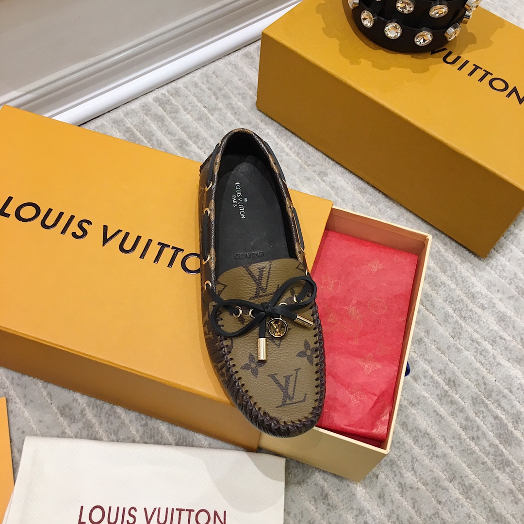 Louis Vuitton Gloria Flat Loafer    1A65IZ - FashionPlug
