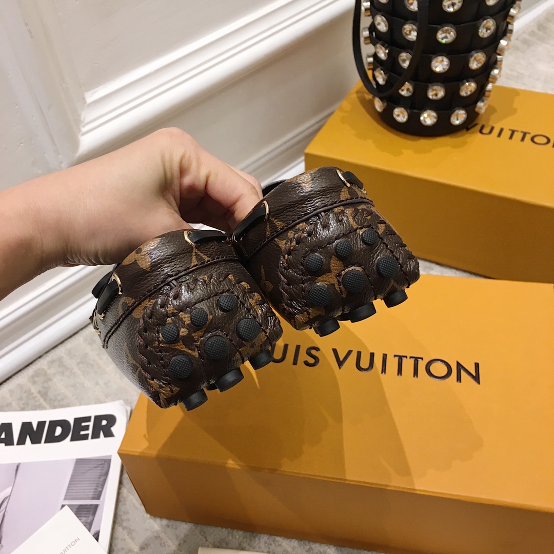 Louis Vuitton Gloria Flat Loafer    1A65IZ - FashionPlug