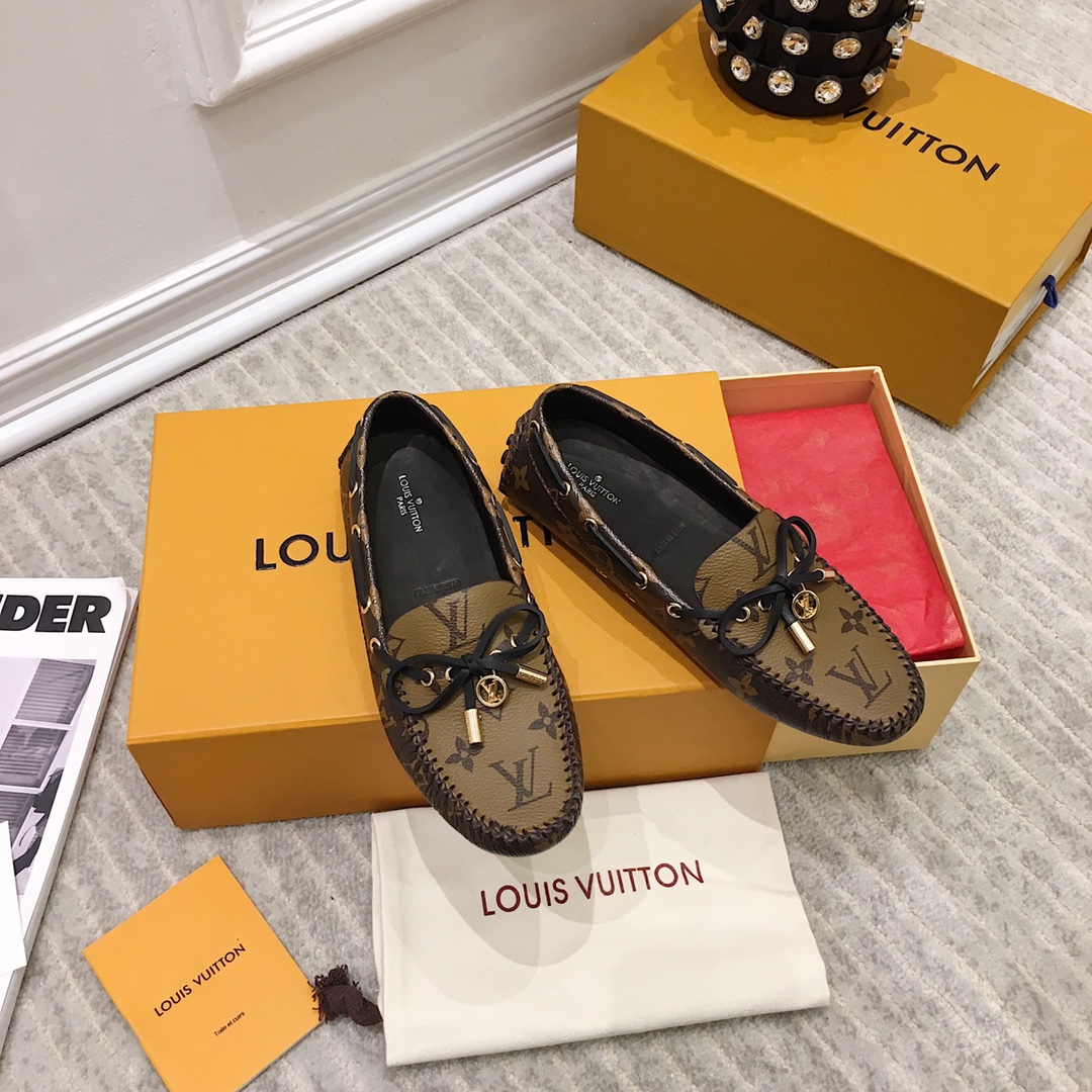 Louis Vuitton Gloria Flat Loafer    1A65IZ - FashionPlug