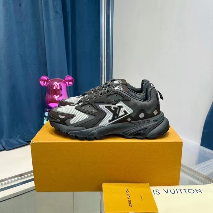 Louis Vuitton Runner Tatic Sneaker(Upon UK Size) - FashionPlug