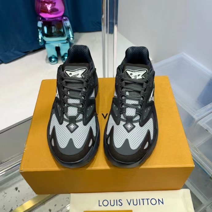 Louis Vuitton Runner Tatic Sneaker(Upon UK Size) - FashionPlug