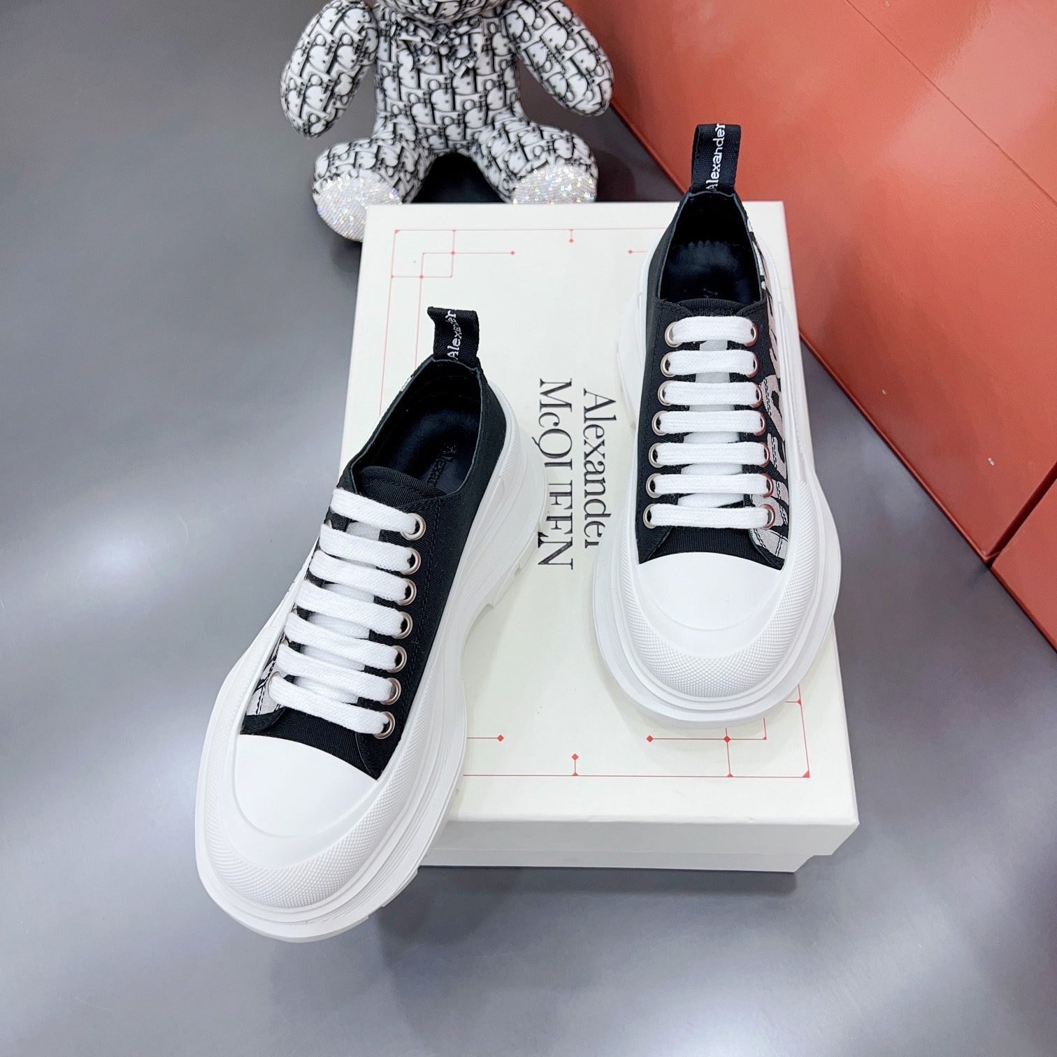 Alexander Mqueen Tread Slick Lace-up In Black - FashionPlug