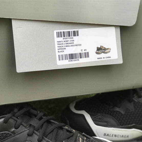 Balenciaga Phantom Trainer Low-Top Sneaker Black/White  - FashionPlug